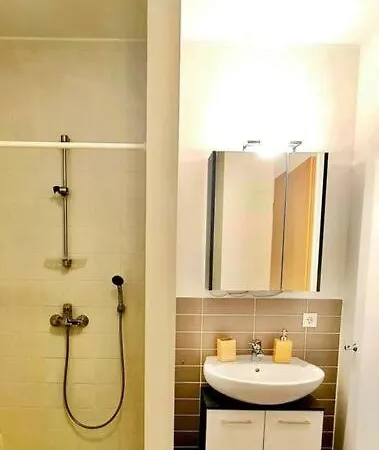 Luxury One Bedroom Flat With Parking&balcony-cent2 Apartment