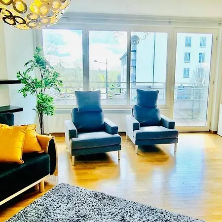 Luxury One Bedroom Flat With Parking&balcony-cent2 Apartment