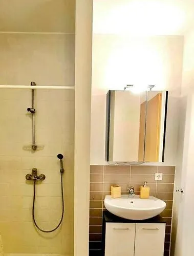 Luxury One Bedroom Flat With Parking&balcony-cent2 Apartman